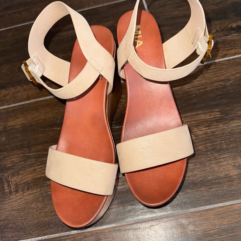 MIA SIENNA-WEDGE SANDAL Women's Tan Wedge Sandals
 New sz 10 - Picture 3 of 11